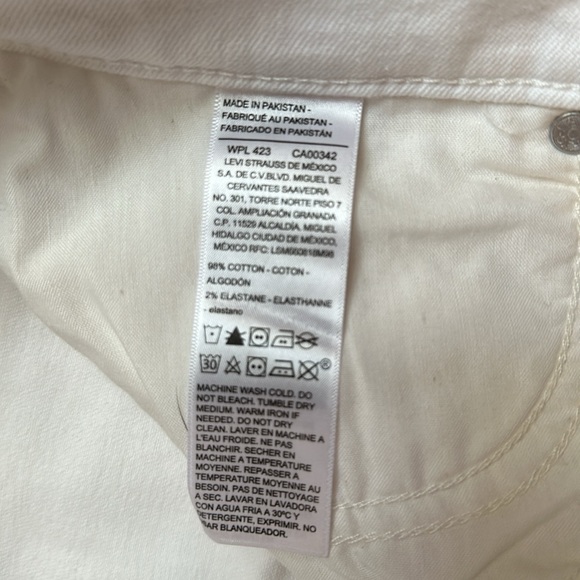 Levi’s white DENIZEN high rise denim shorts - Picture 4 of 4